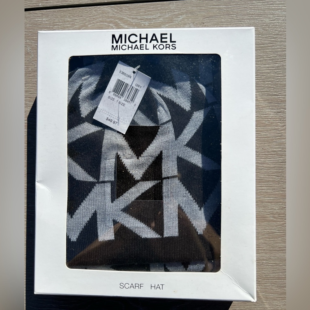 New Michael kors Hat and Scarf Bundle Gift